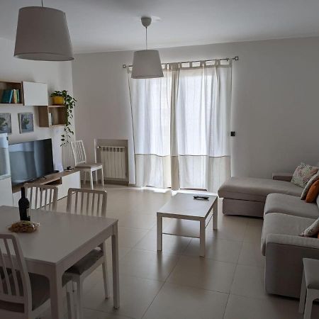 La Casa Dei Due Mari - Large Apartment With Parking Taranto Exterior foto
