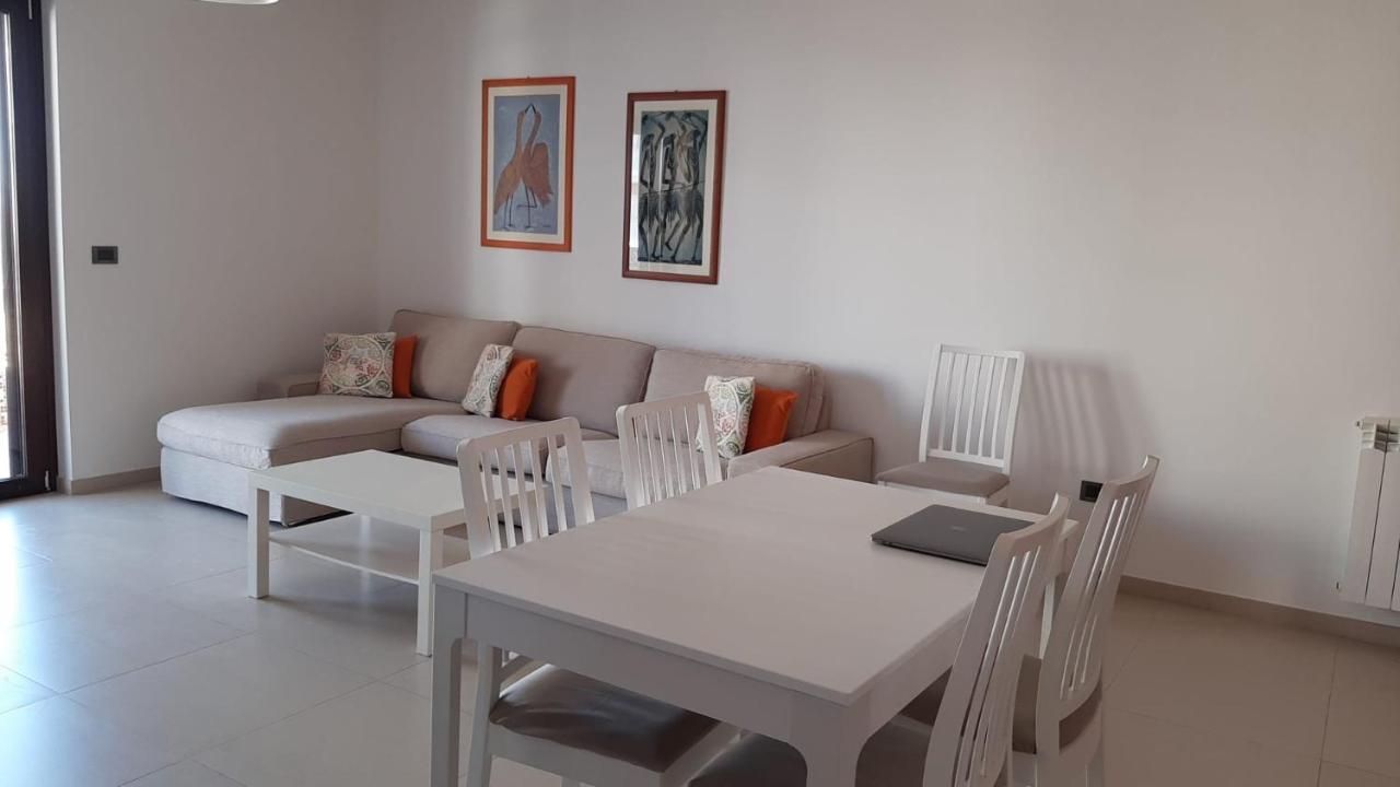 La Casa Dei Due Mari - Large Apartment With Parking Taranto Exterior foto