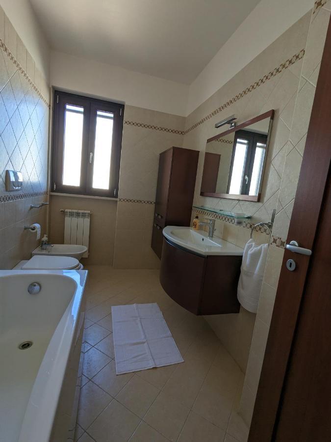 La Casa Dei Due Mari - Large Apartment With Parking Taranto Exterior foto