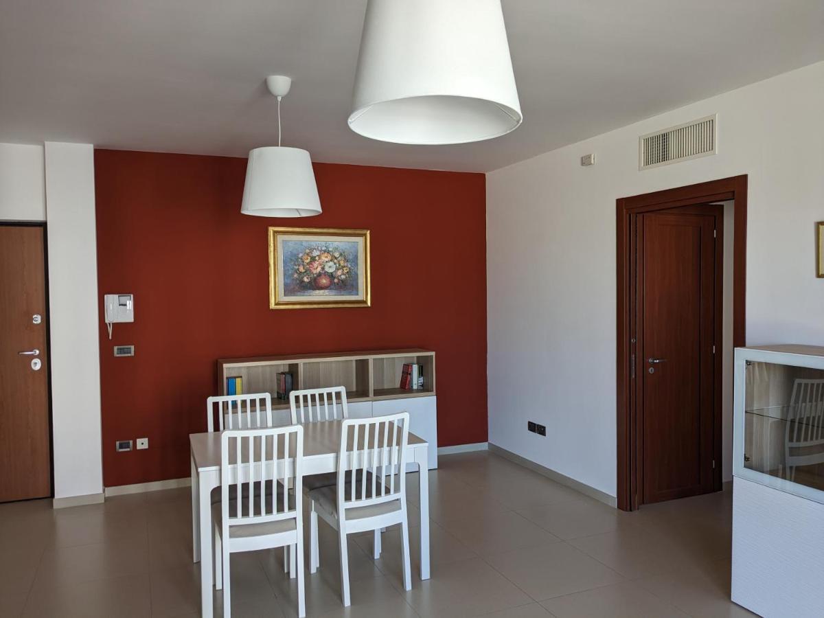 La Casa Dei Due Mari - Large Apartment With Parking Taranto Exterior foto