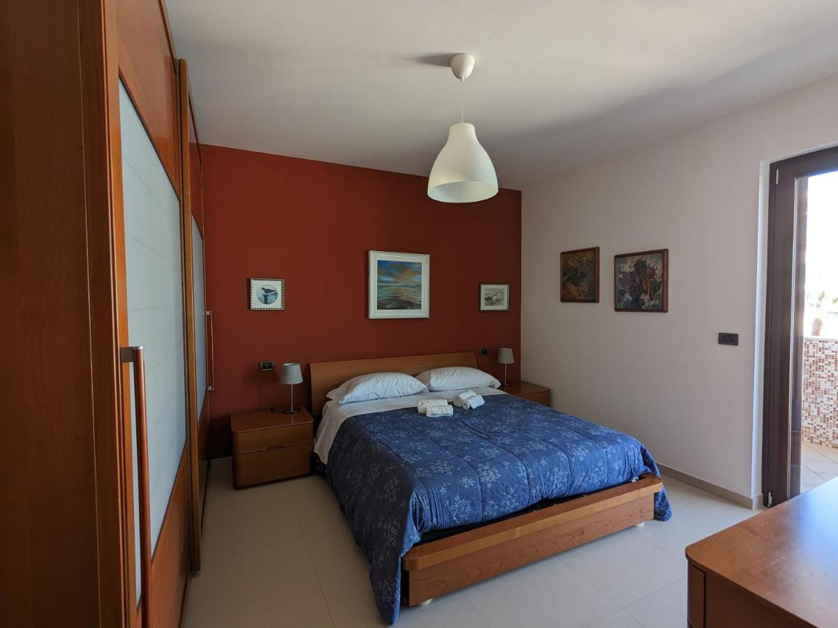 La Casa Dei Due Mari - Large Apartment With Parking Taranto Exterior foto