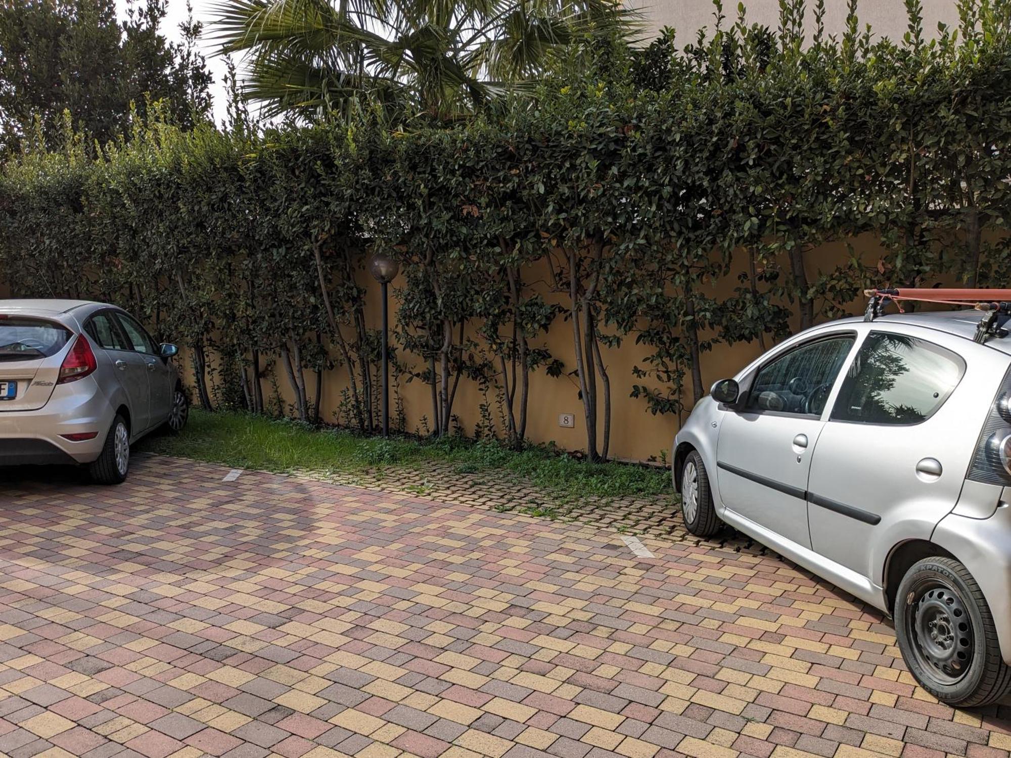 La Casa Dei Due Mari - Large Apartment With Parking Taranto Exterior foto