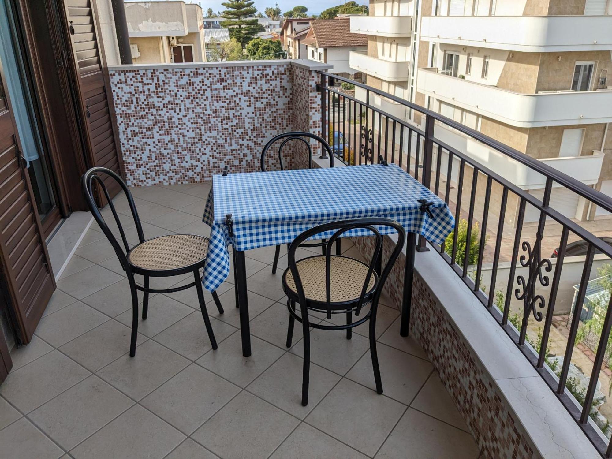 La Casa Dei Due Mari - Large Apartment With Parking Taranto Exterior foto
