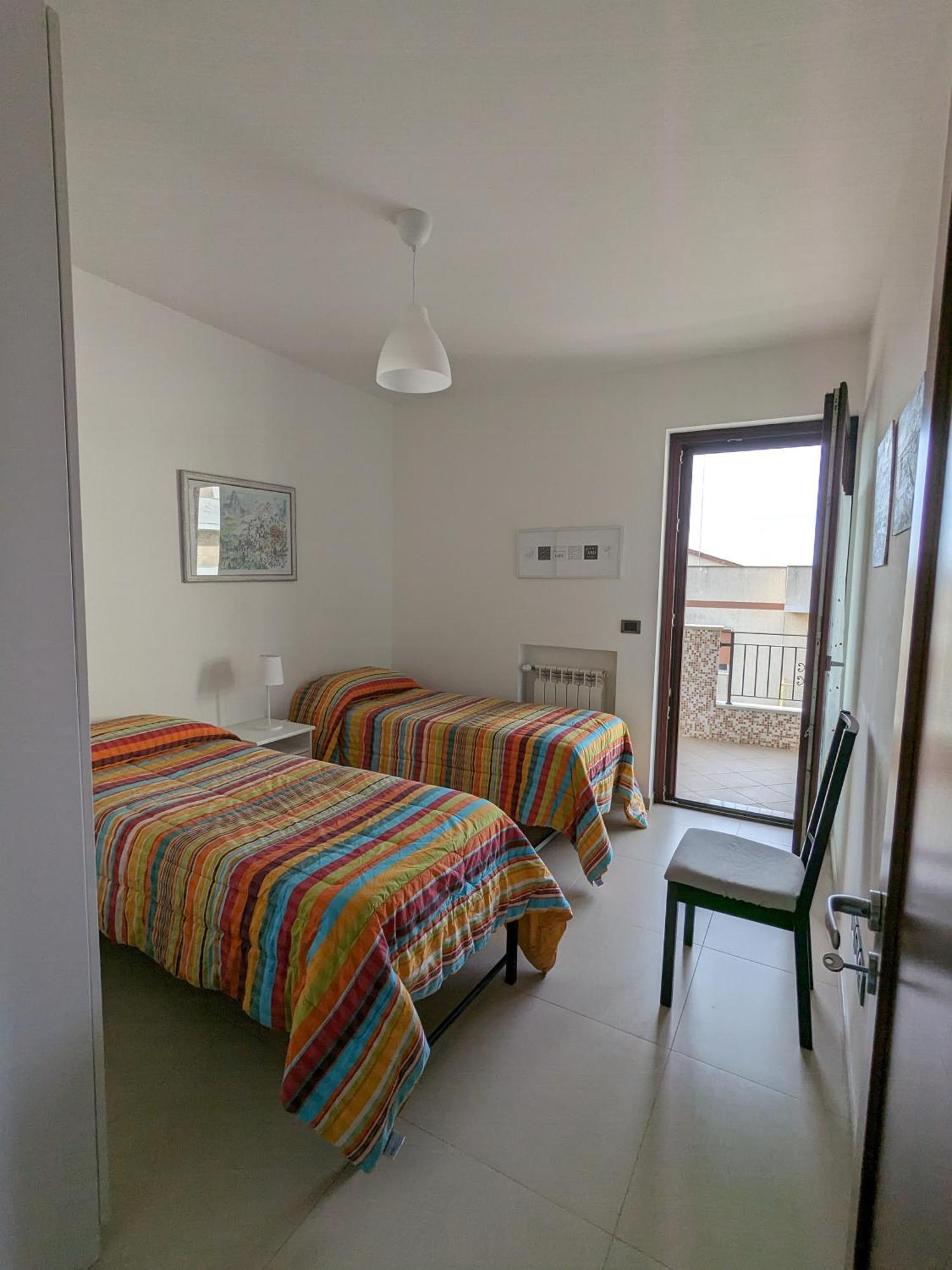 La Casa Dei Due Mari - Large Apartment With Parking Taranto Exterior foto